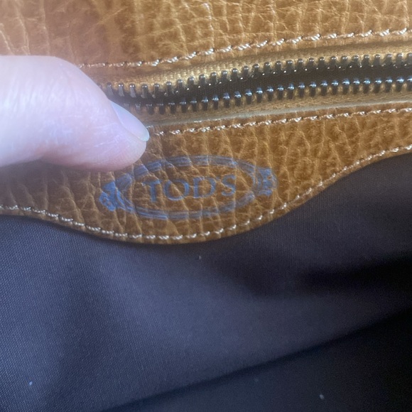 Tod’s tan leather baguette style bag in EUC - Picture 6 of 7